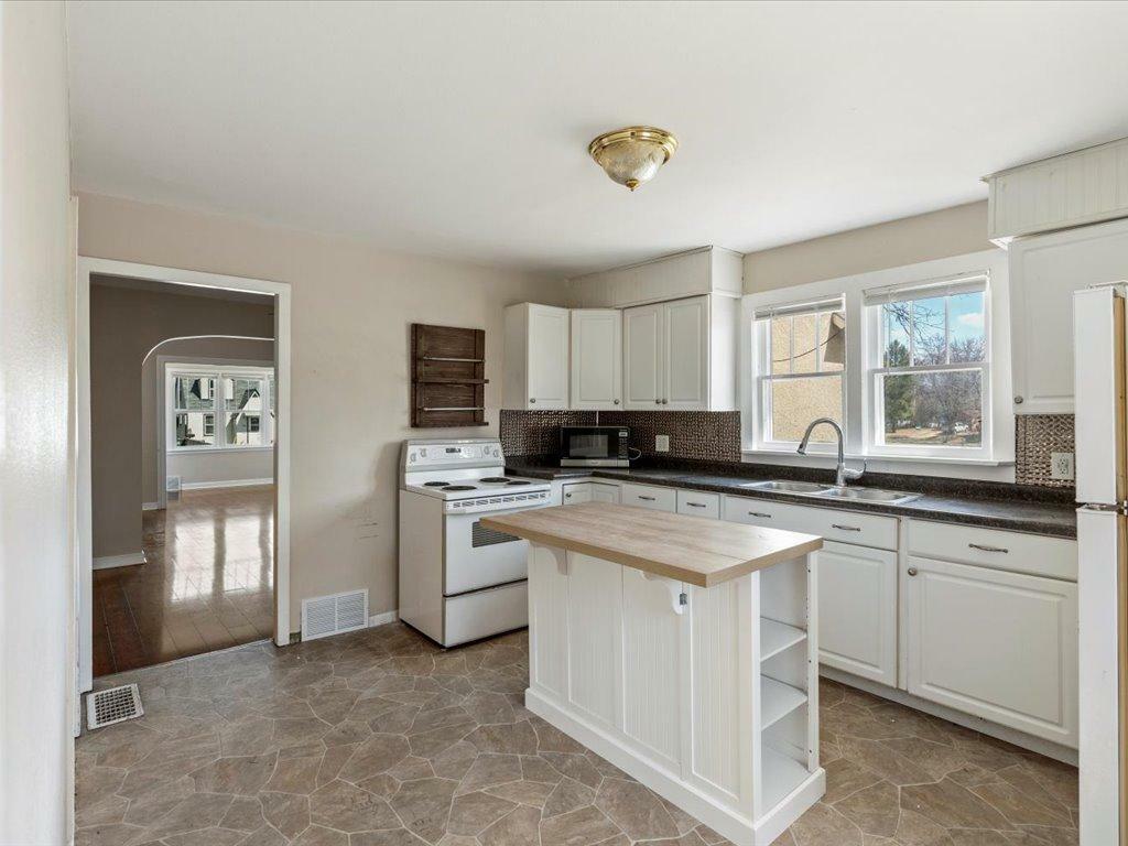 Property Photo: 820 Rosewood Street MN 56401
