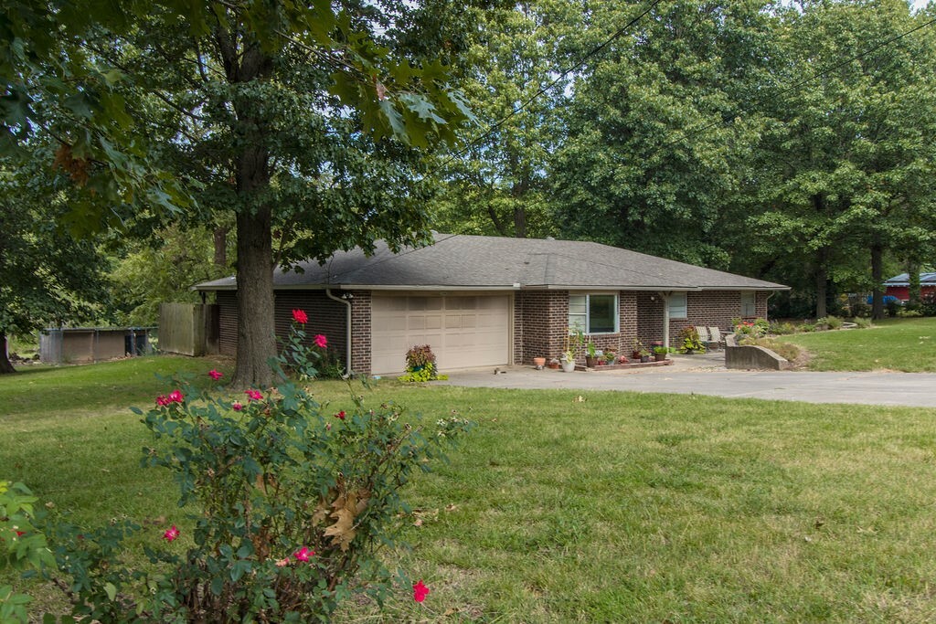 Property Photo: 208 W Bailey Avenue AR 72764