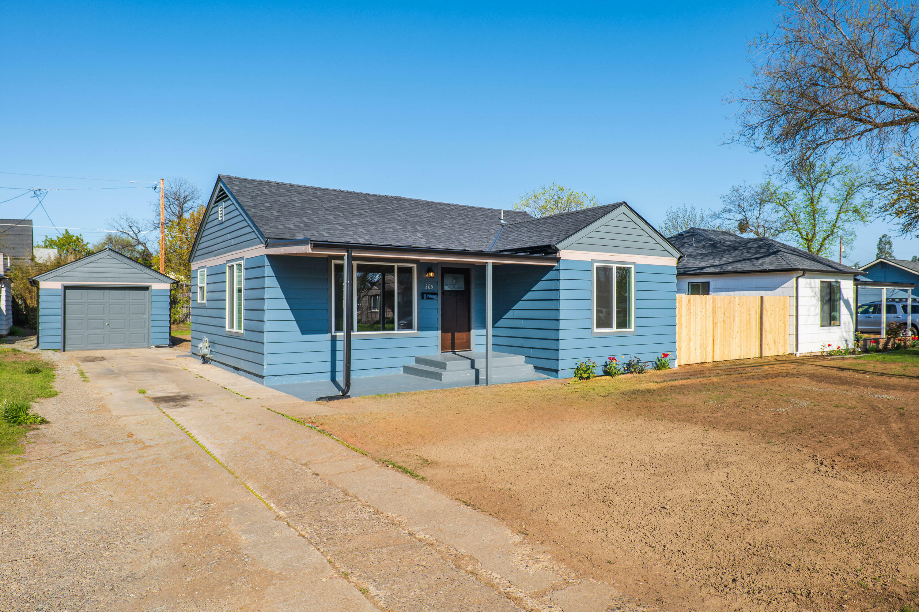 Property Photo: 305 N Columbus Avenue OR 97501