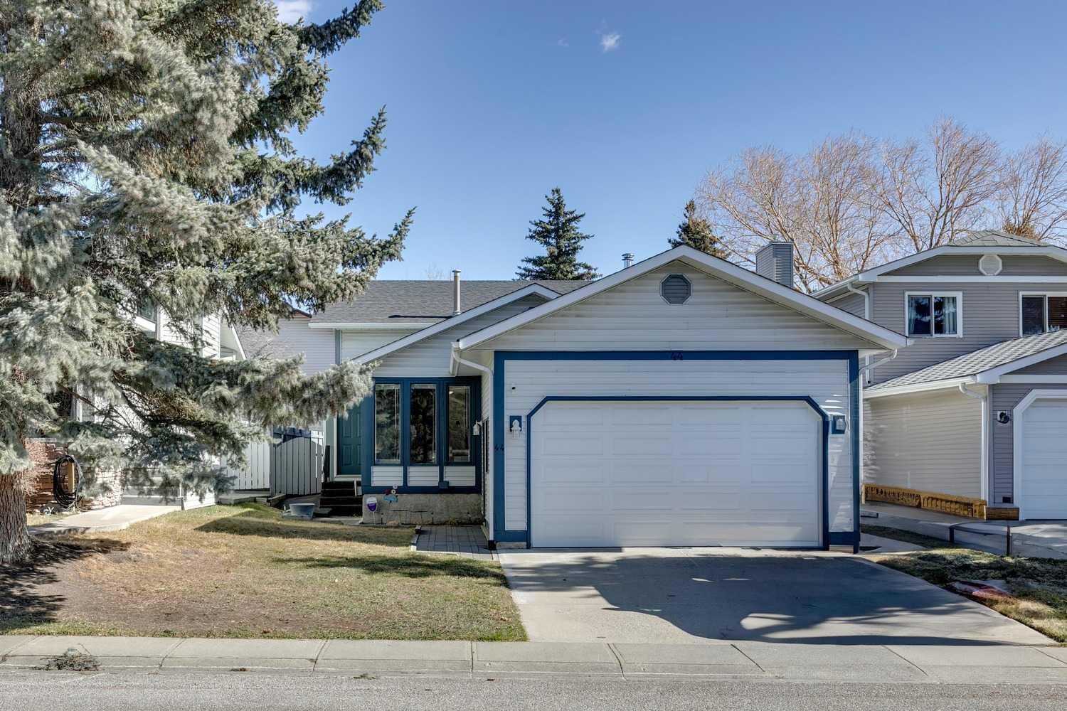 Property Photo:  44 Scenic Cove Circle NW  AB T3L 1N1 