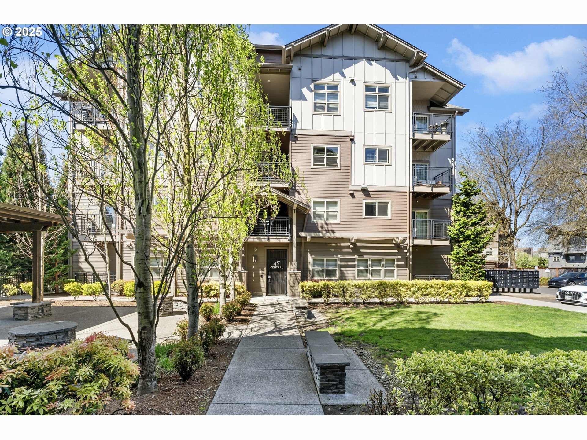 Property Photo: 13895 SW Meridian St 313 OR 97005