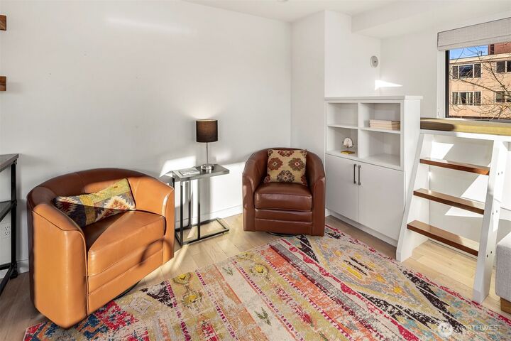 Property Photo: 403 13th Avenue E 2B WA 98102