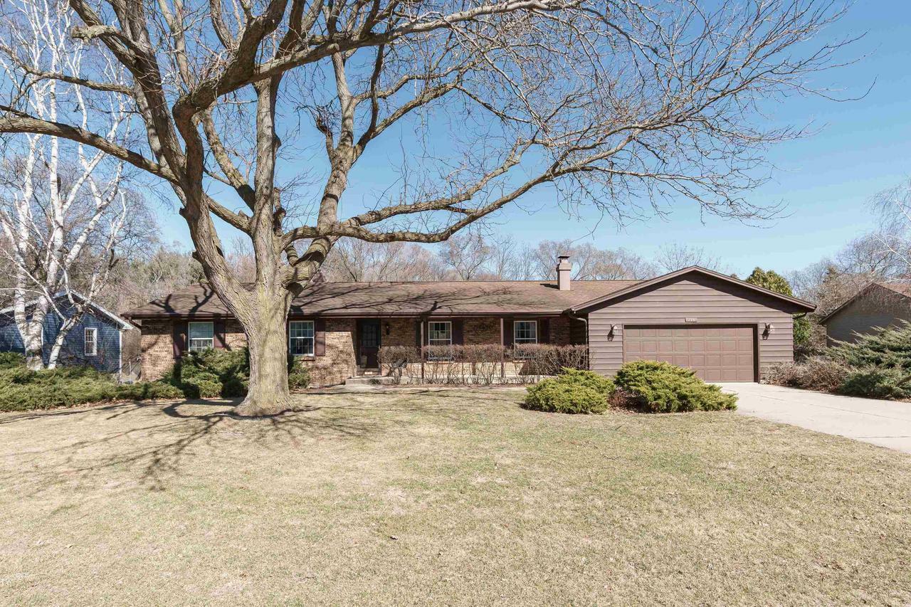 Property Photo: 726 Somerset Drive WI 53546