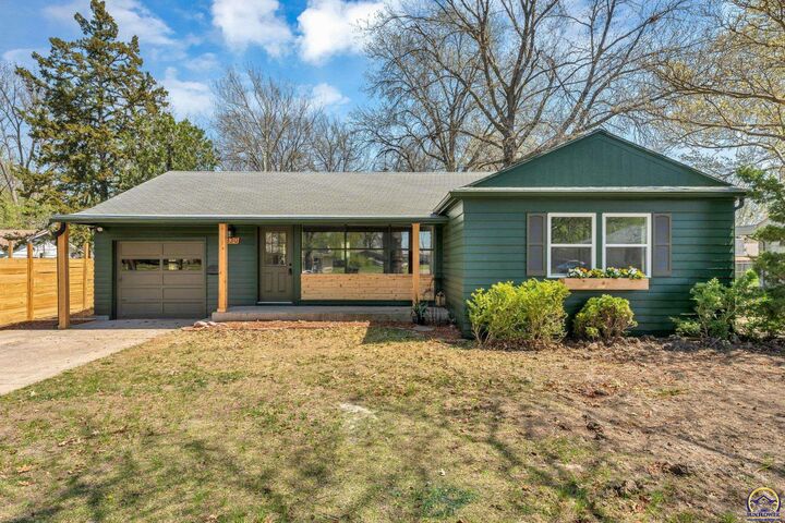 1330 SW Burnett Rd  Topeka KS 66604 photo