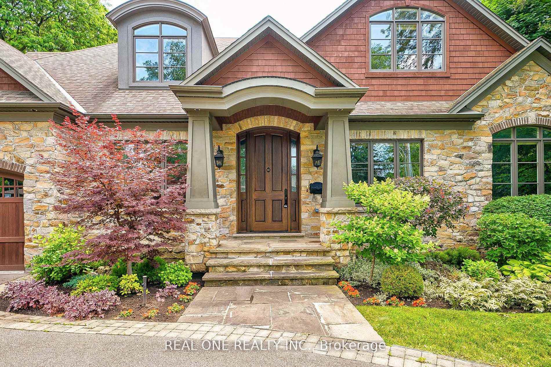 Property Photo: 190 Maplewood Road ON L5G 2M6