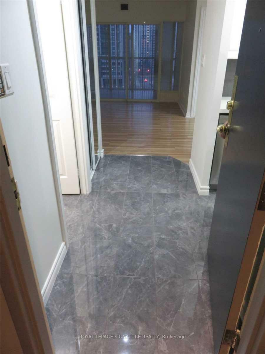 Property Photo: 285 Enfield Place 801 ON L5B 3Y6