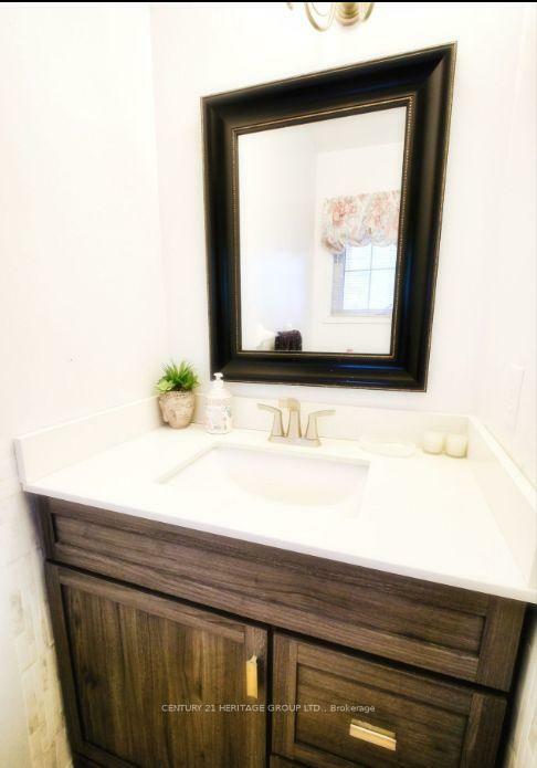 Property Photo: 765 Dillman Avenue ON L3X 2K3