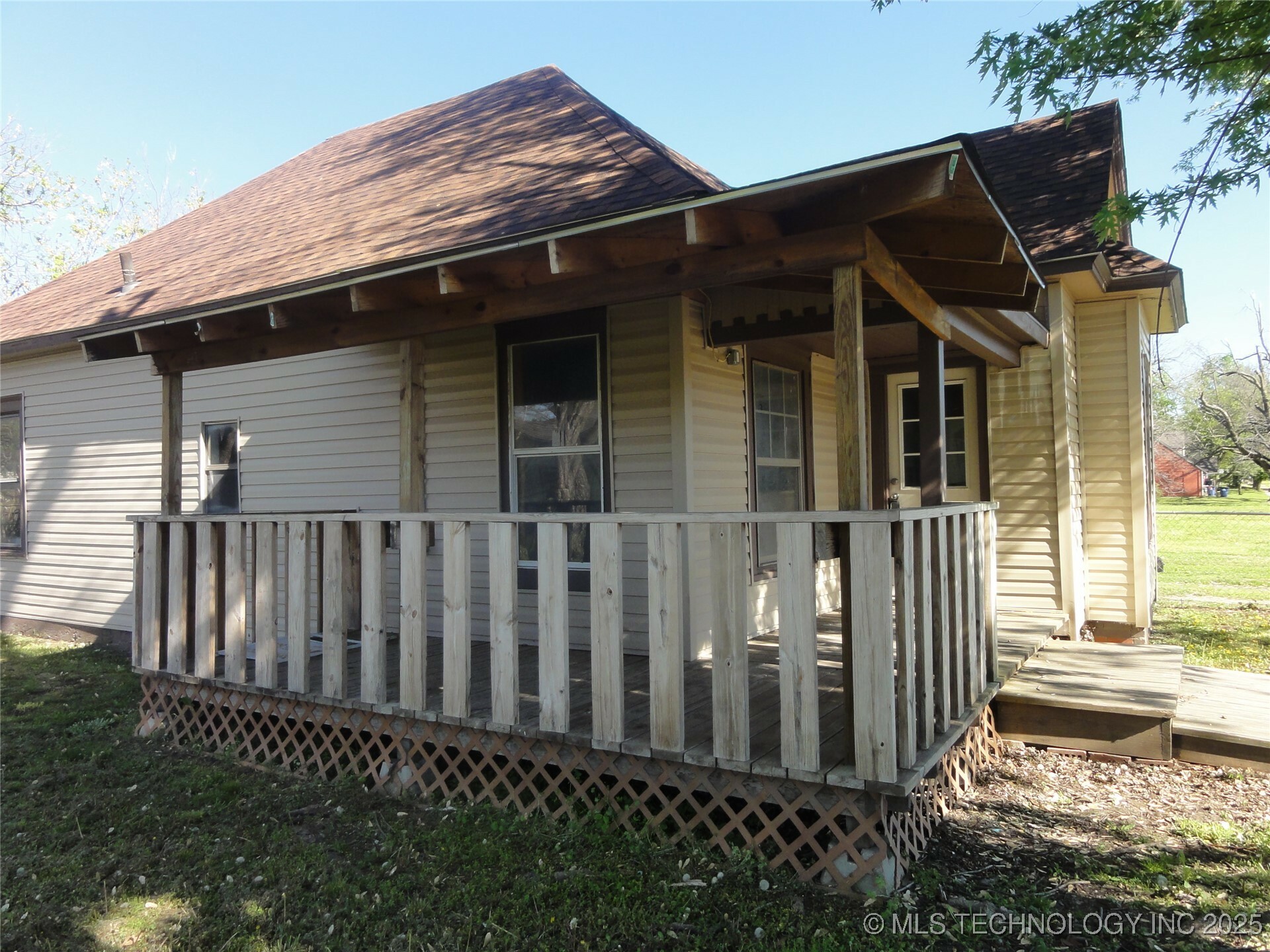 Property Photo:  318 S Pecan Street  OK 74048 