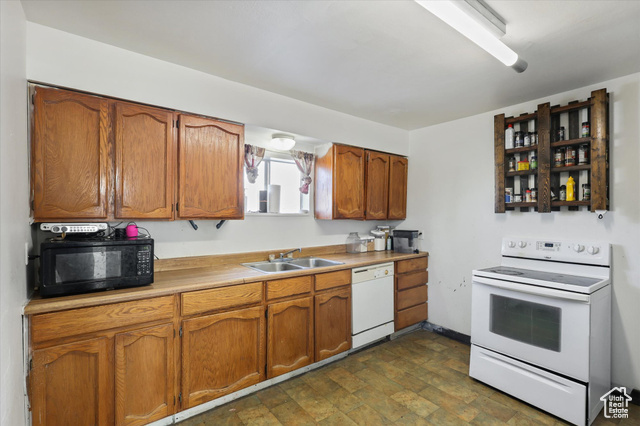 Property Photo: 14 E Main St UT 84633