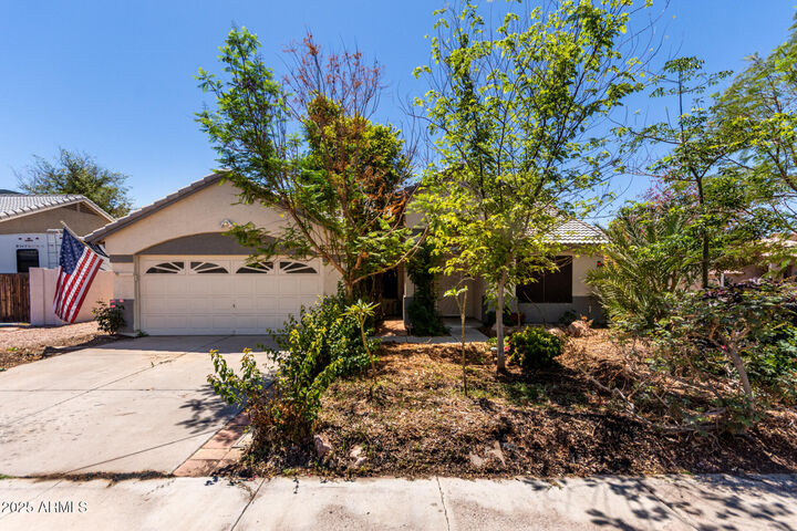 Property Photo: 1915 E Golden Court AZ 85225