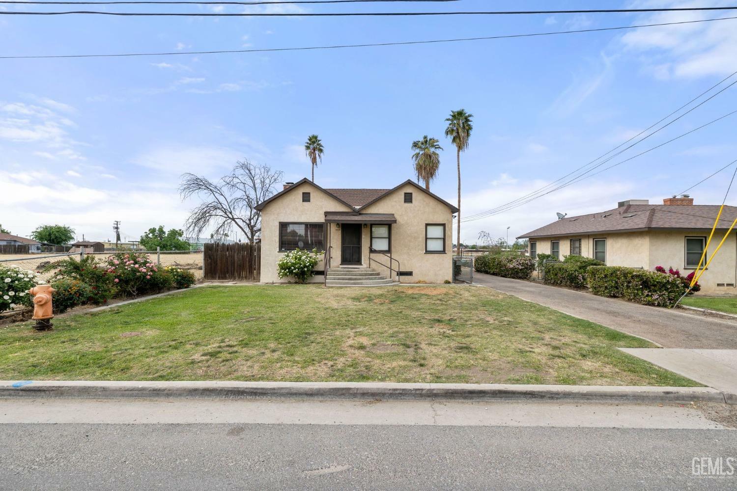 Property Photo: 400 E Belle Terrace CA 93307