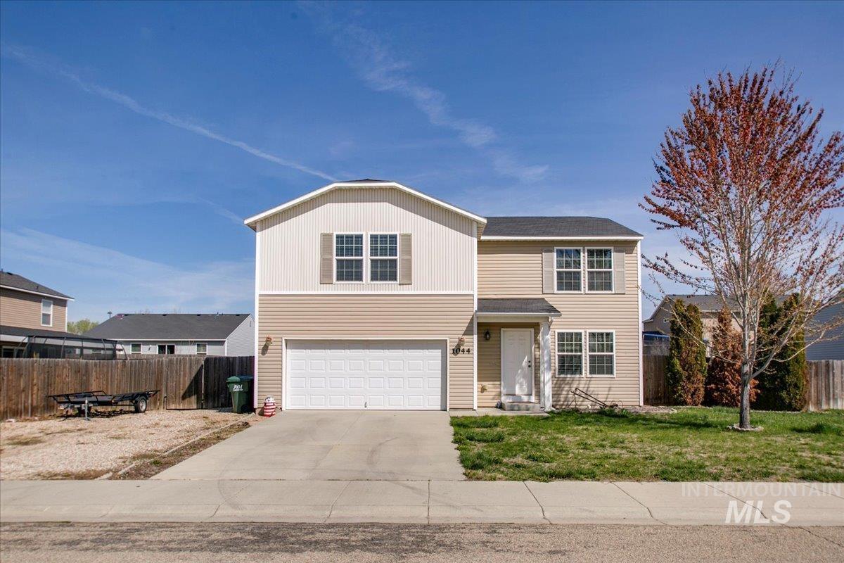 Property Photo: 1044 S Sabrina Ave ID 83634