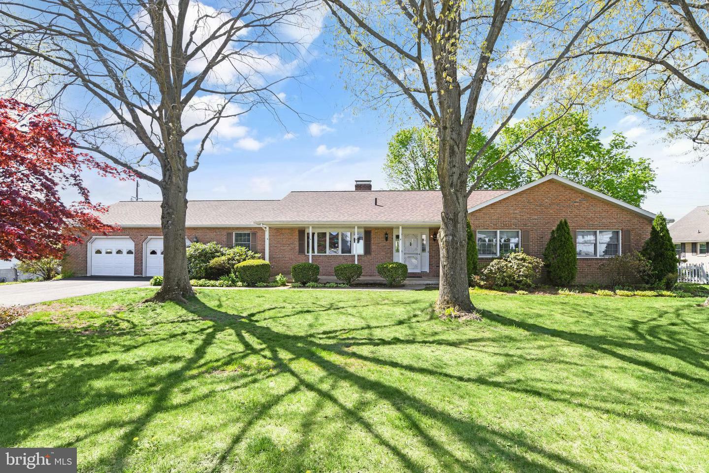 802 Hillside Drive  Hamburg PA 19526 photo