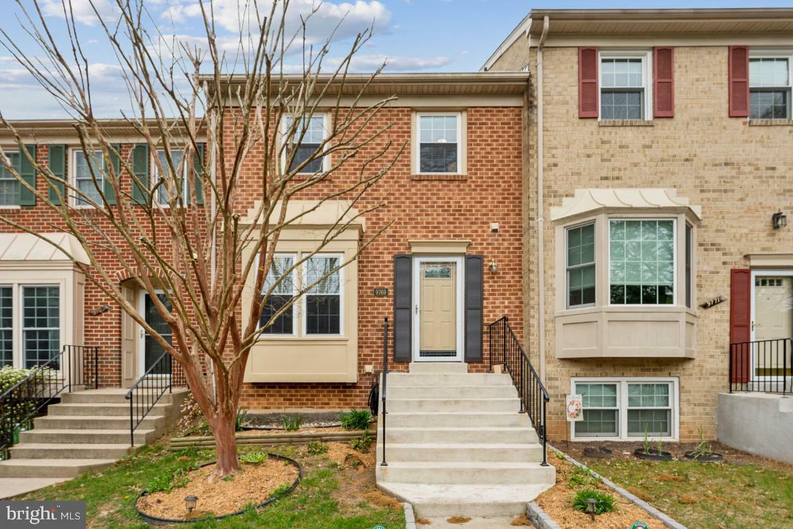 Property Photo: 9769 Lakepointe Drive VA 22015