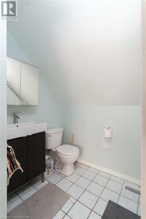 Property Photo: 164 Robinson Street 2 ON L8P 1Z5