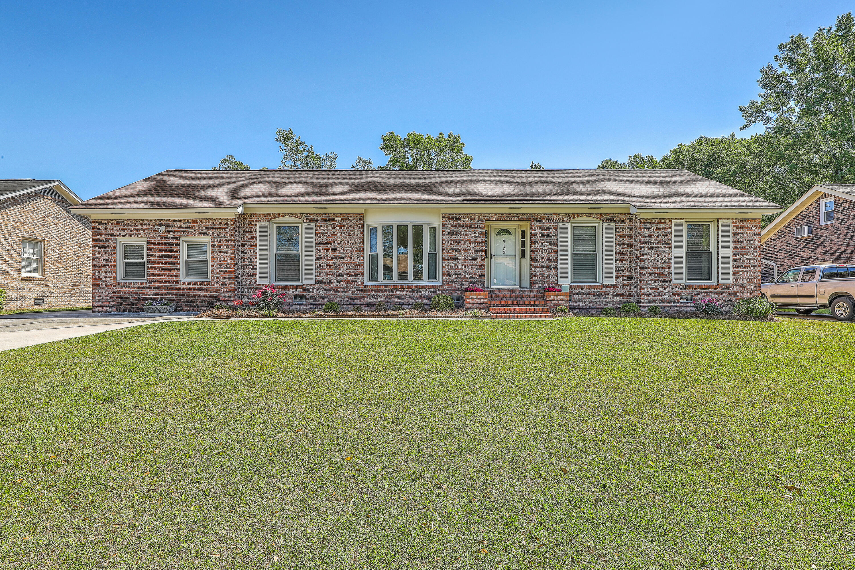 Property Photo: 109 Winston Way SC 29445