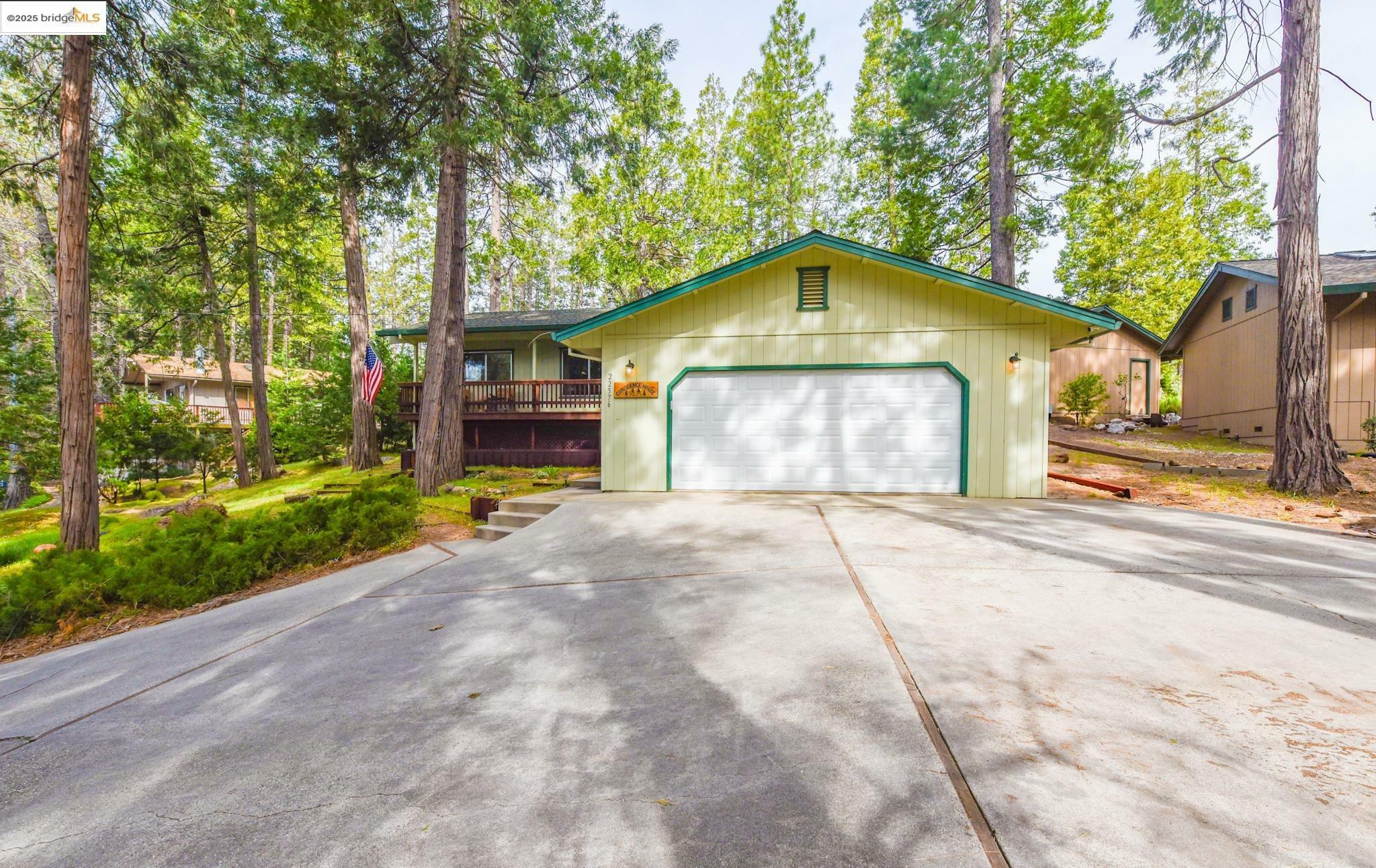 Property Photo: 22576 Confidence Rd CA 95383
