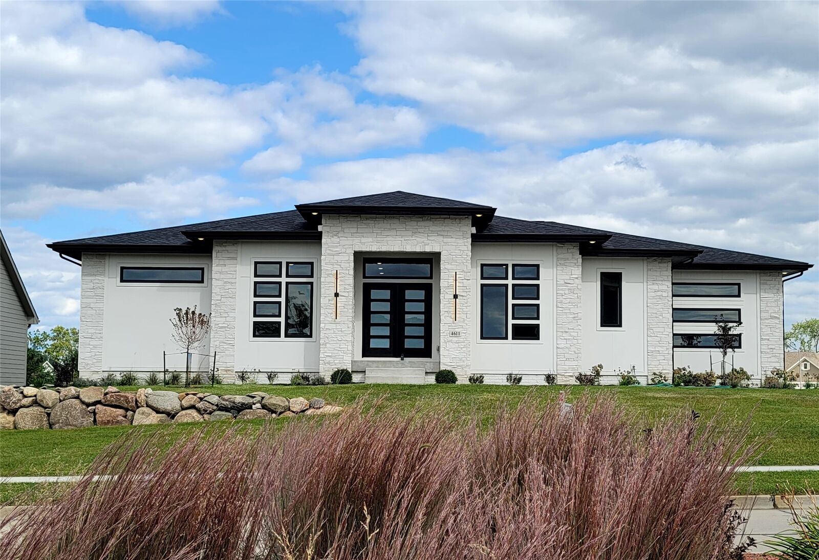 Property Photo: 4611 Centennial Boulevard IA 50323