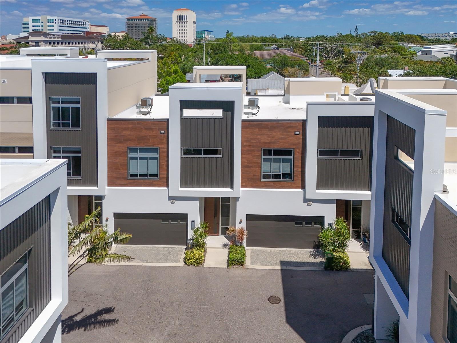 221 Cosmopolitan Court  Sarasota FL 34236 photo