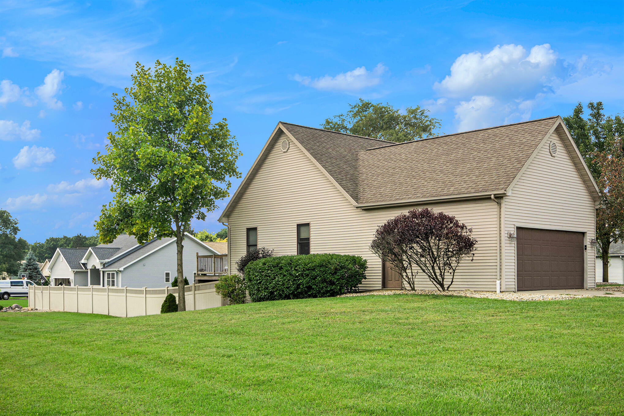 Property Photo: 2109 Appleway Drive MI 49203