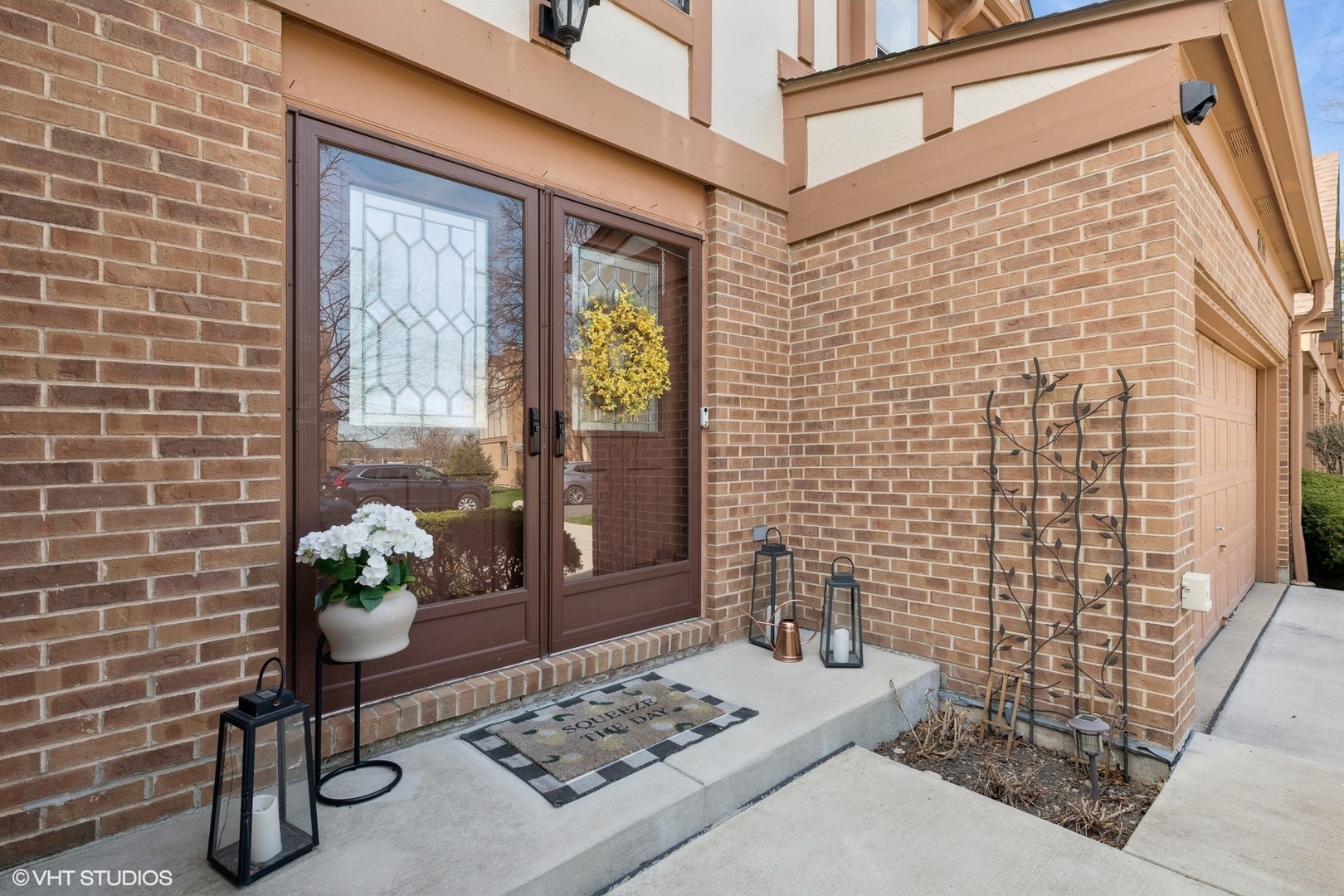 Property Photo: 2828 Ashton Court IL 60154