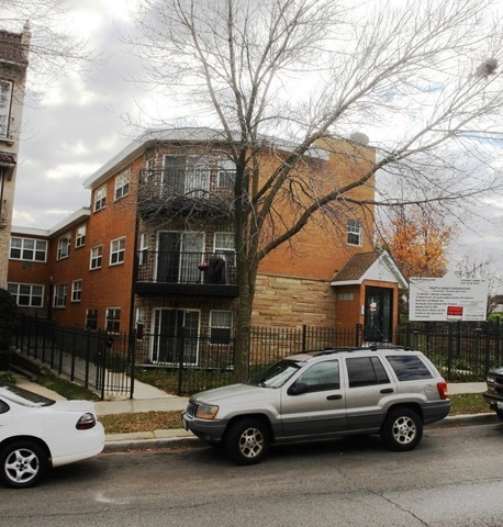 Property Photo: 1937 W Pratt Avenue 1N IL 60626