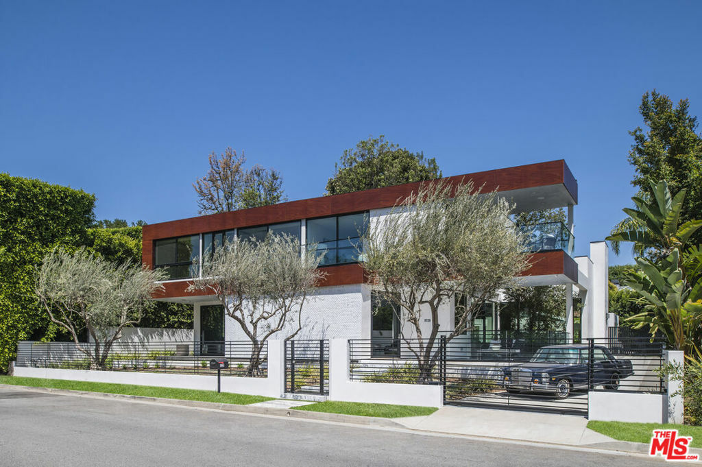 Property Photo:  1729 Angelo Drive  CA 90210 
