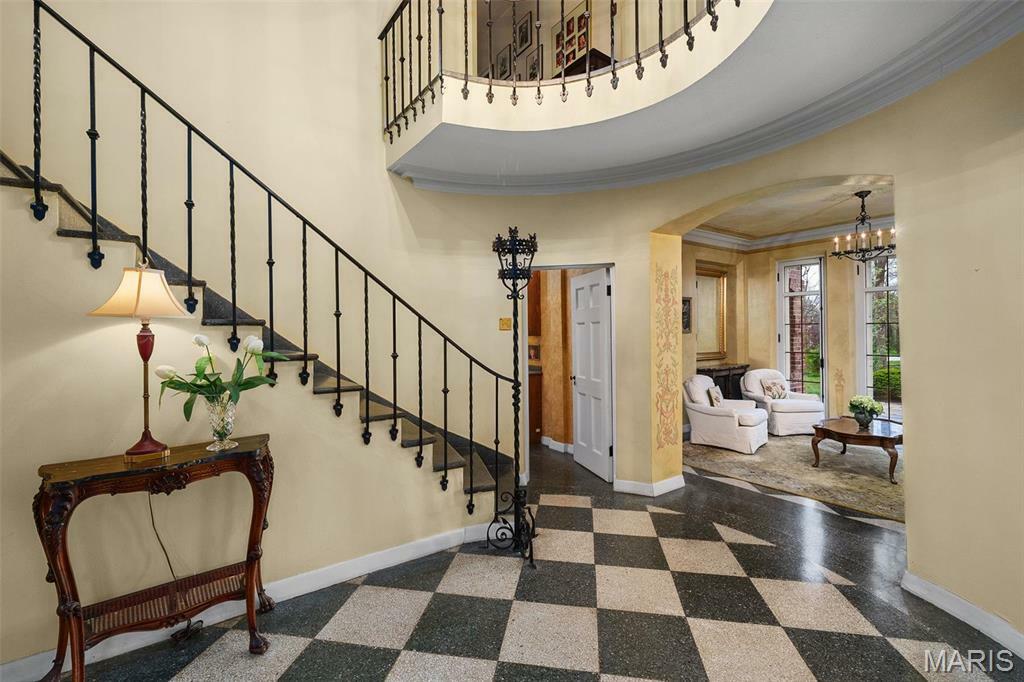Property Photo: 8 Carrswold Drive MO 63105