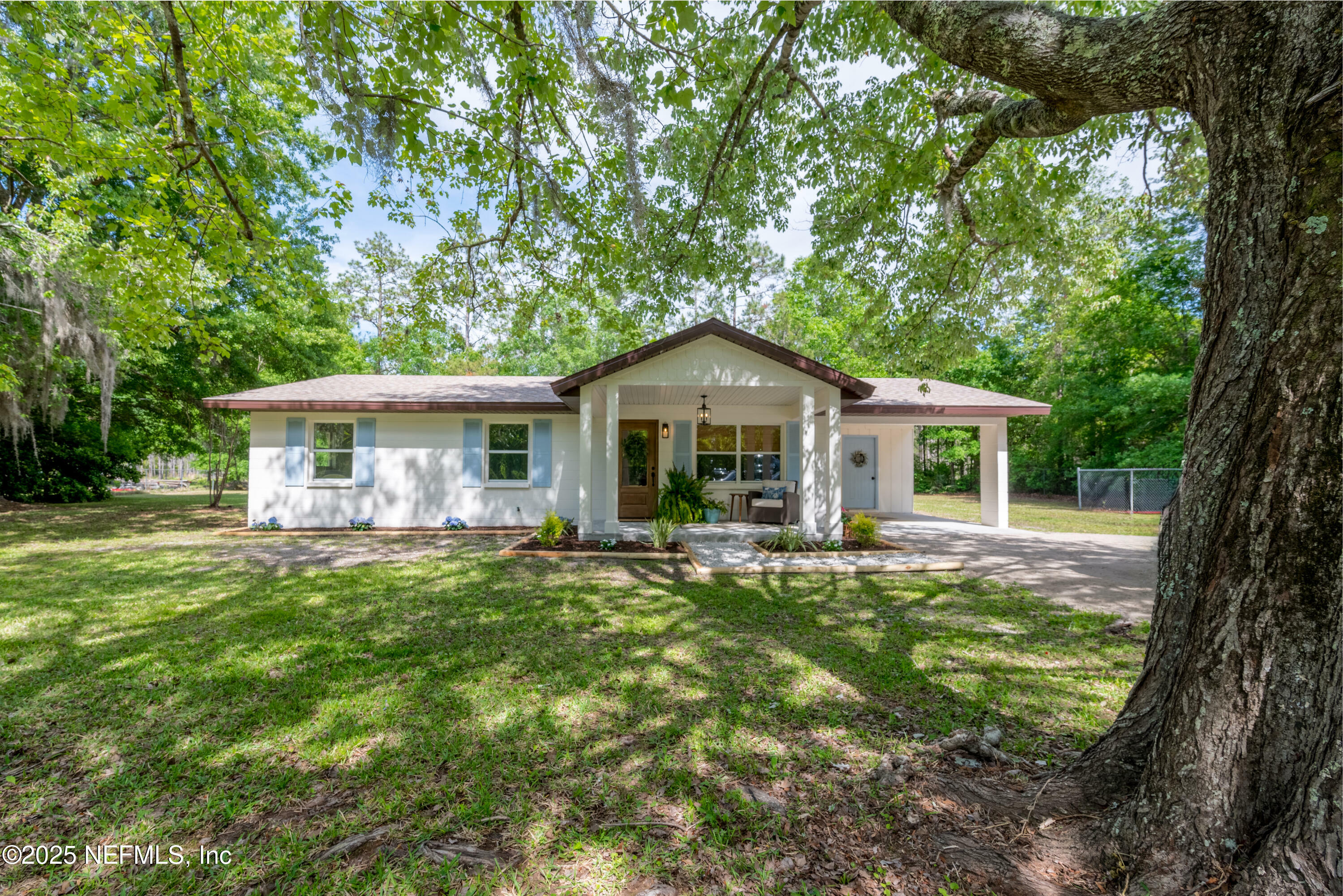 Property Photo: 7423 SE State Rd 100 FL 32091