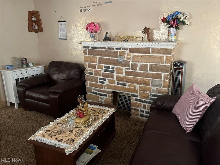 Property Photo: 152 Regent Street OH 44507