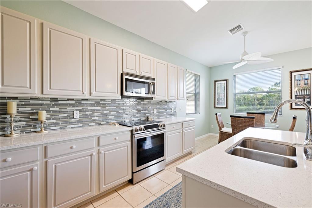 Property Photo: 9120 Spanish Moss Way 521 FL 34135