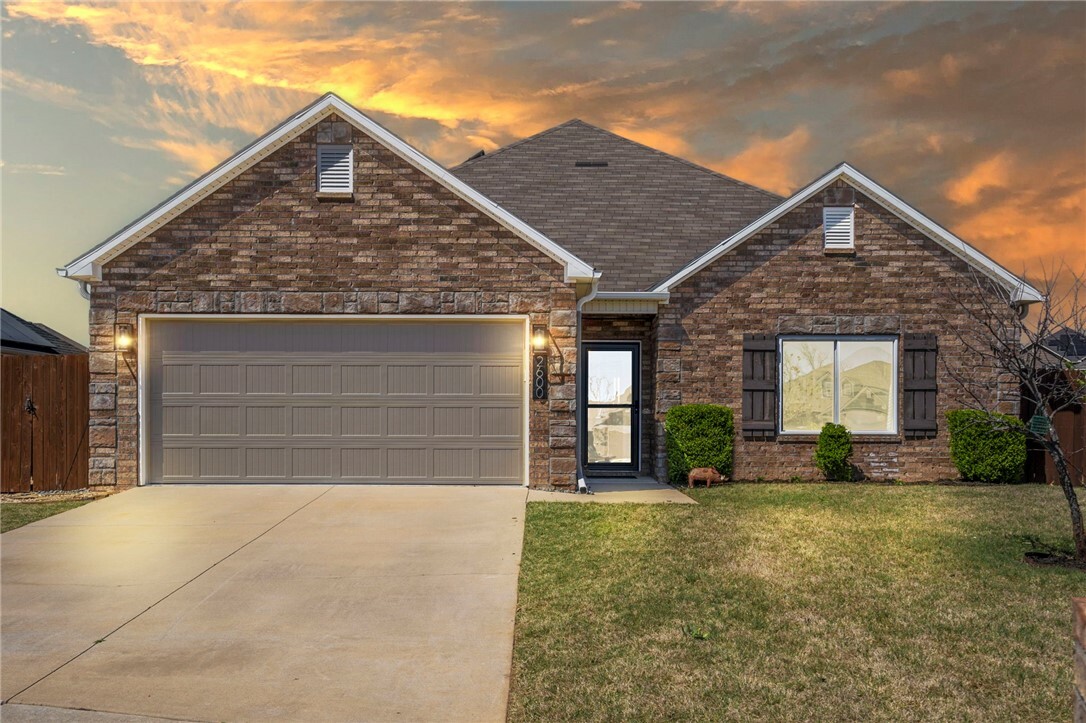 Property Photo:  2600 Whispering Woods Court  AR 72745 