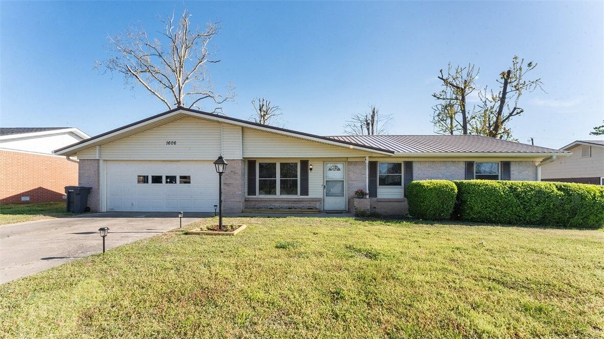 Property Photo:  1606 Magnolia Street  AR 72758 
