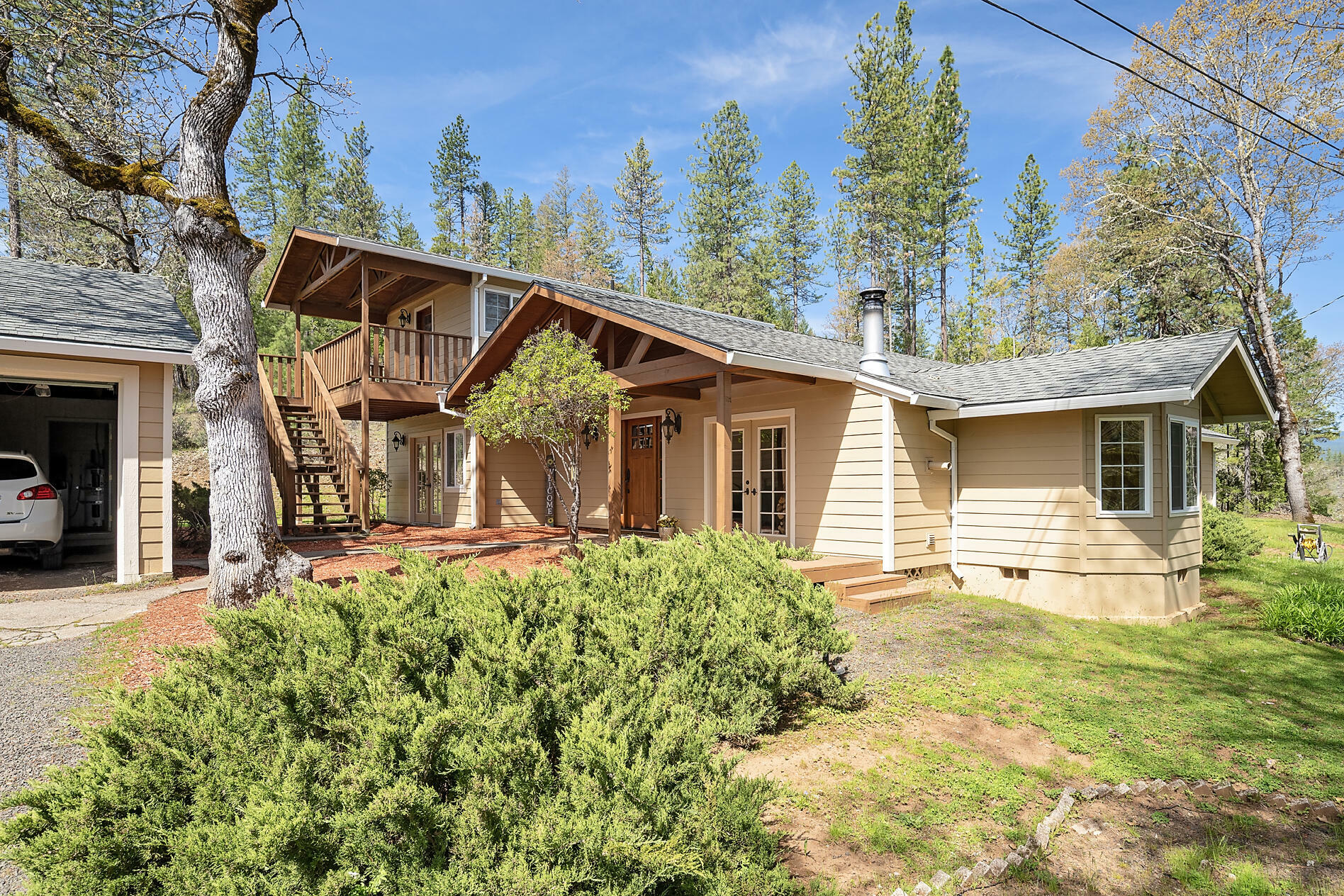 Property Photo: 778 Ragsdale Road OR 97541