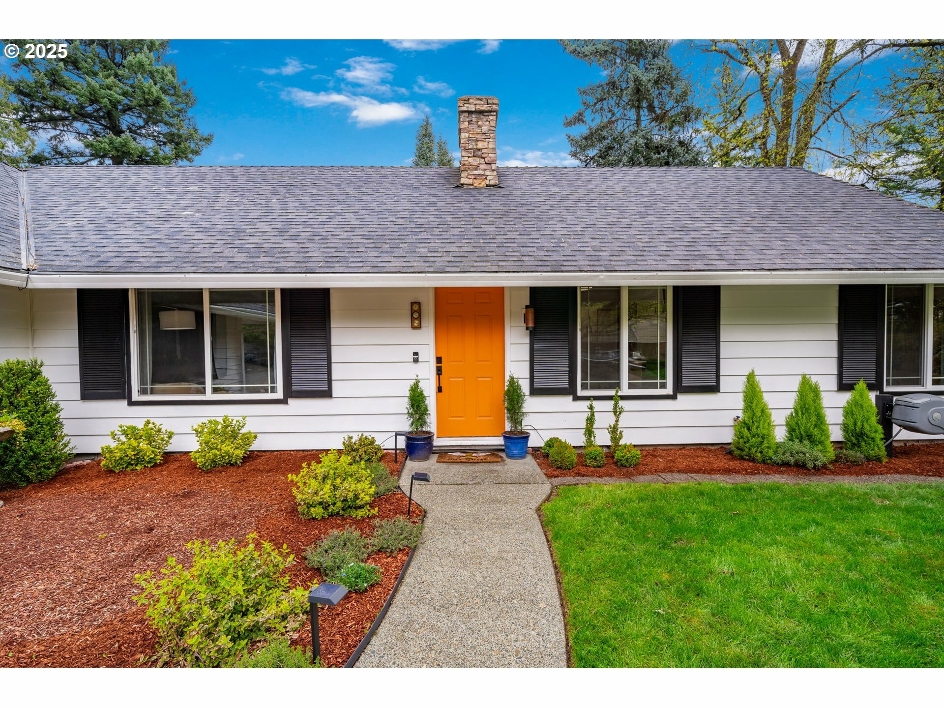 Property Photo:  10134 SW 50th Ave  OR 97219 