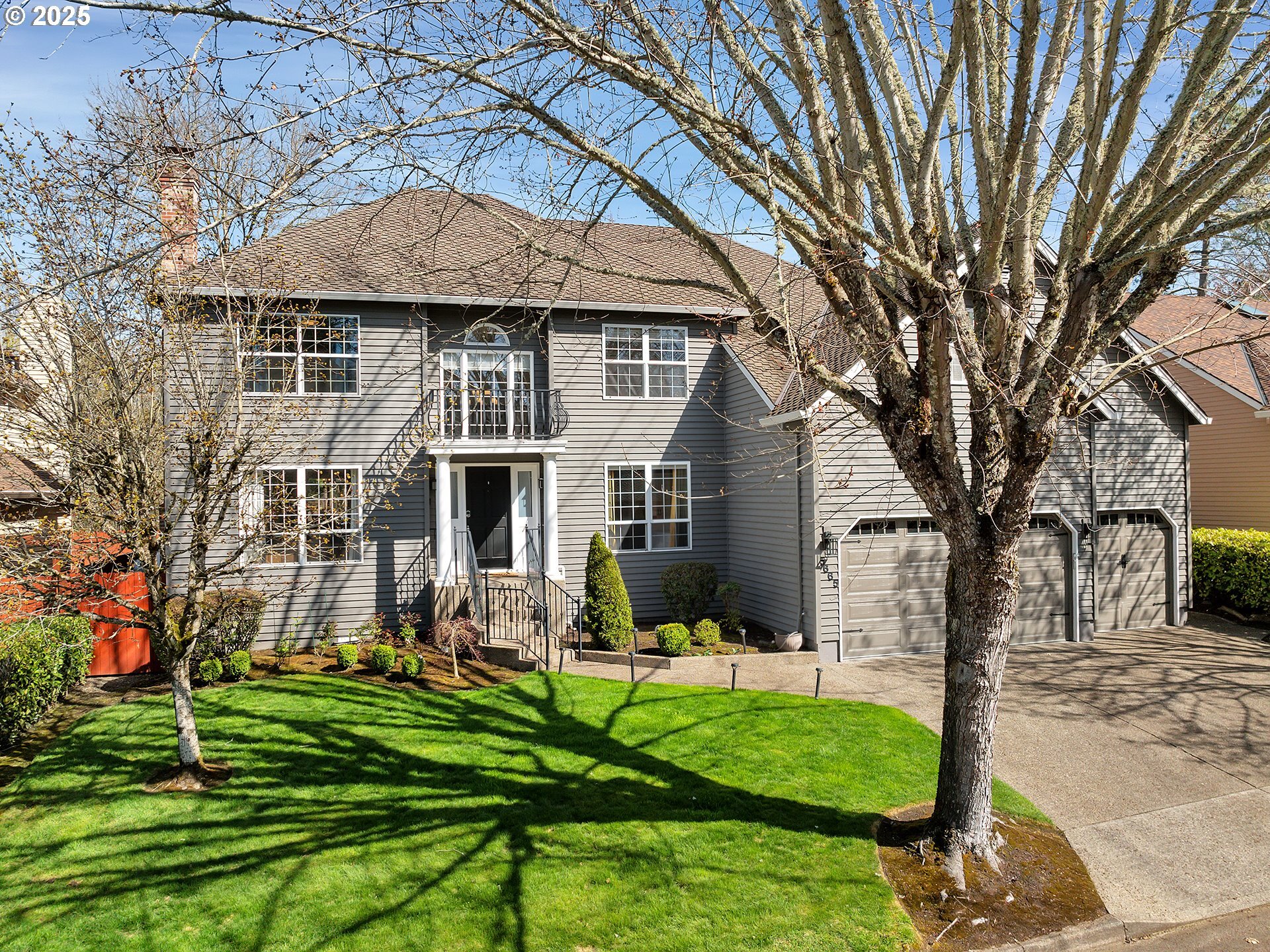 Property Photo: 5665 Grand Oaks Dr OR 97035