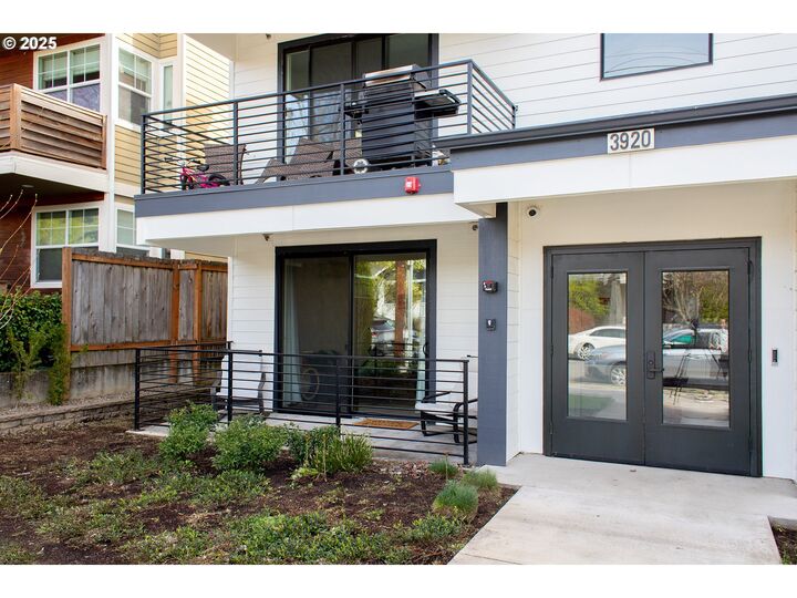 Property Photo:  3920 N Montana Ave  OR 97227 