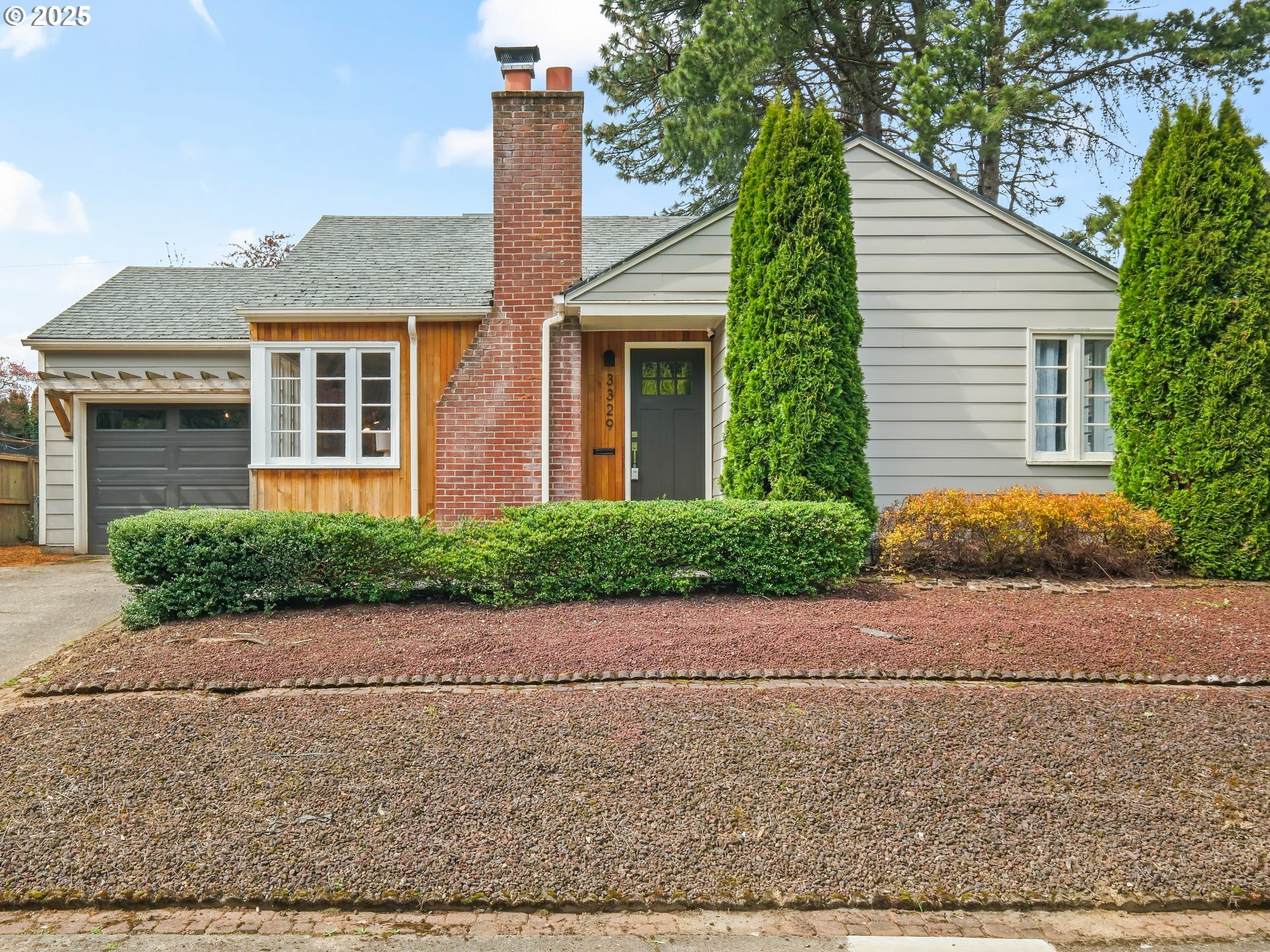 Property Photo: 3329 NE 89th Ave OR 97220