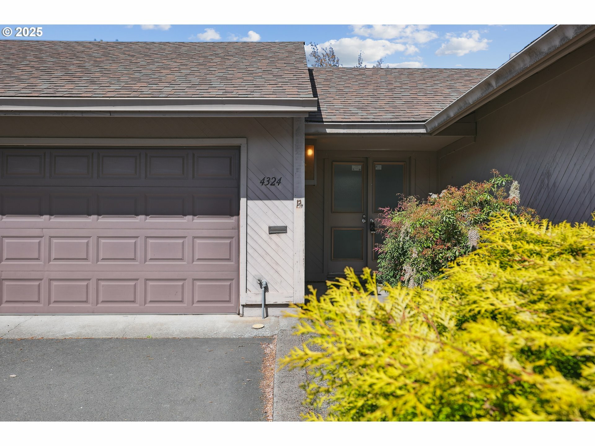 Property Photo: 4324 NE 125th Pl OR 97230