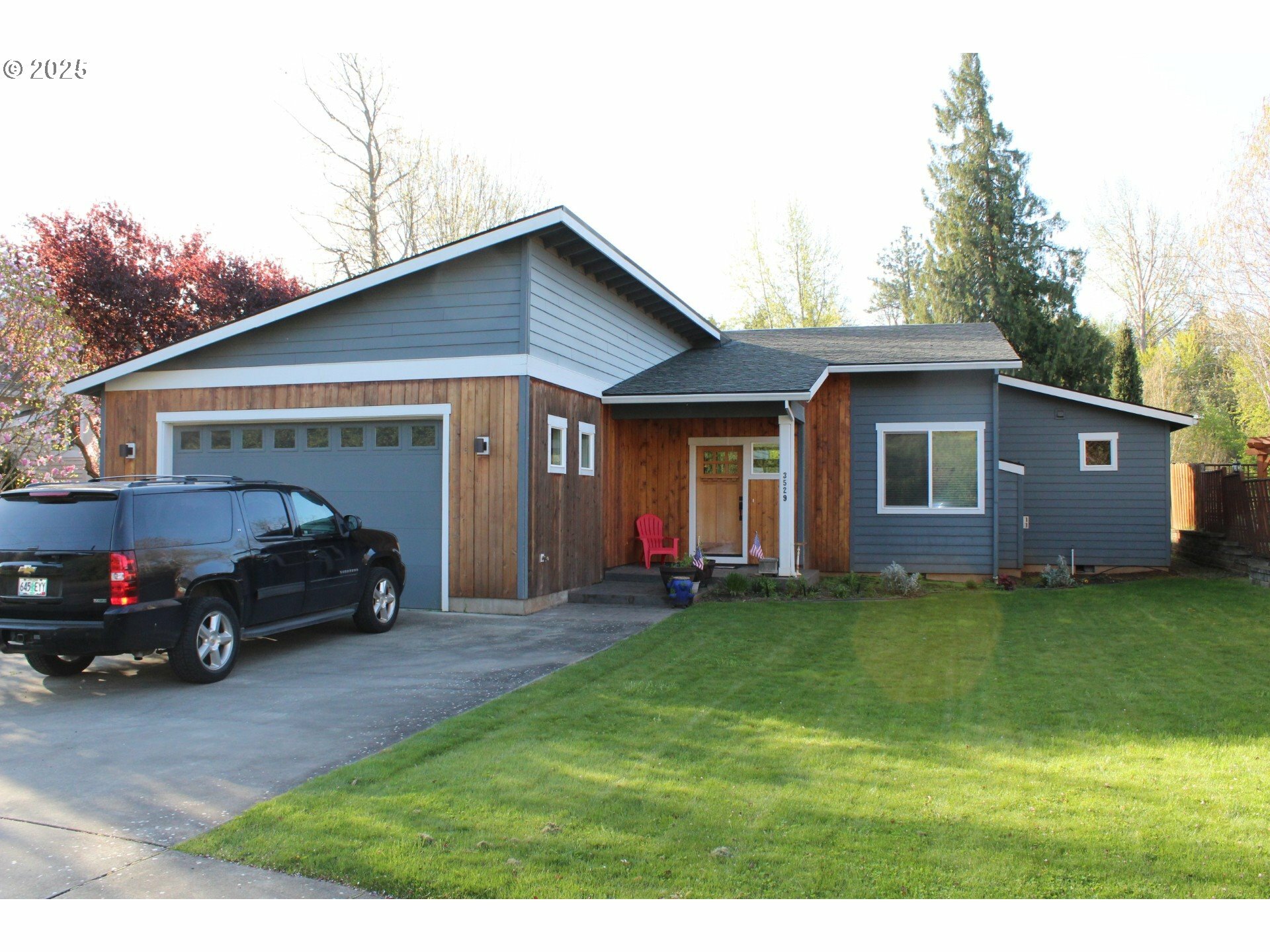 Property Photo: 3529 Broken Tee Dr OR 97031