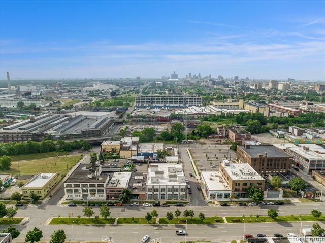 Property Photo: 2843 E Grand Blvd 4 MI 48211