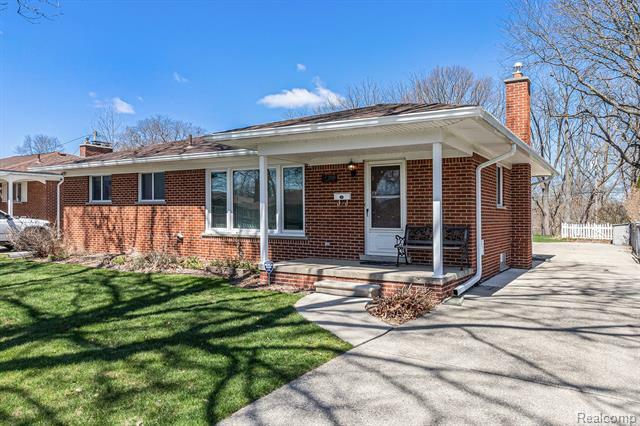 Property Photo: 27058 Clairview Drive MI 48127