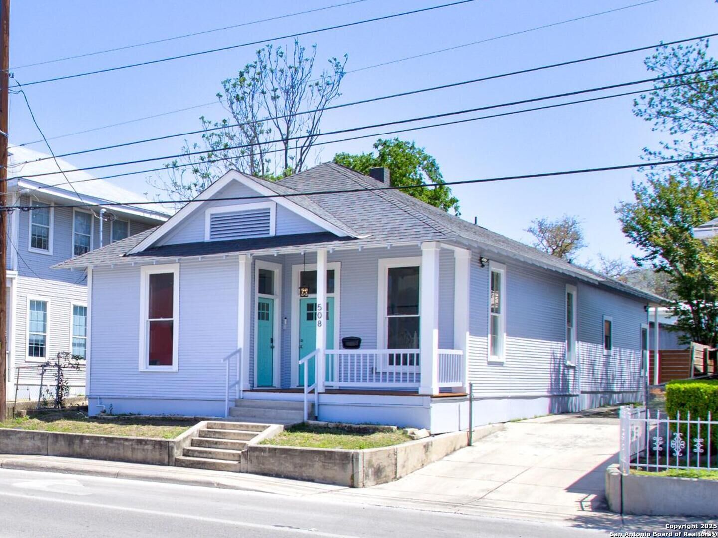 Property Photo: 508 N Cherry St TX 78202