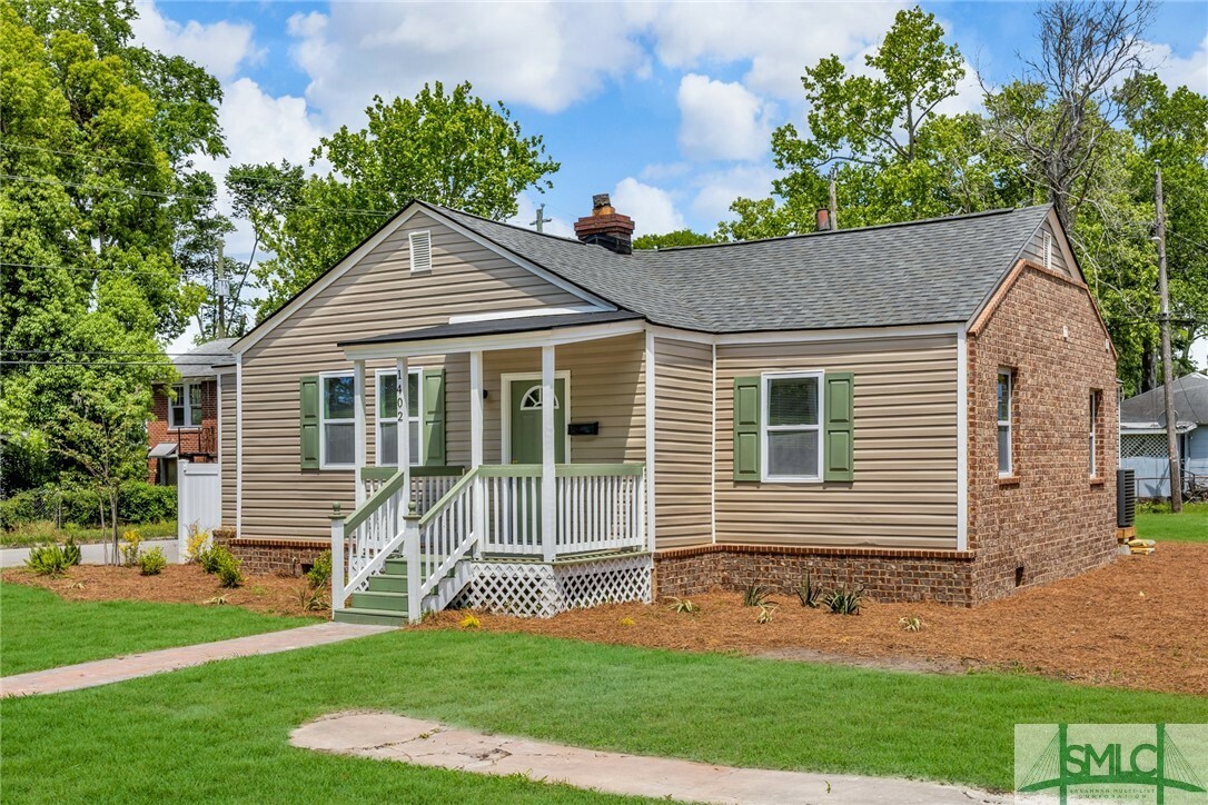 Property Photo: 1402 E 33rd Street GA 31404