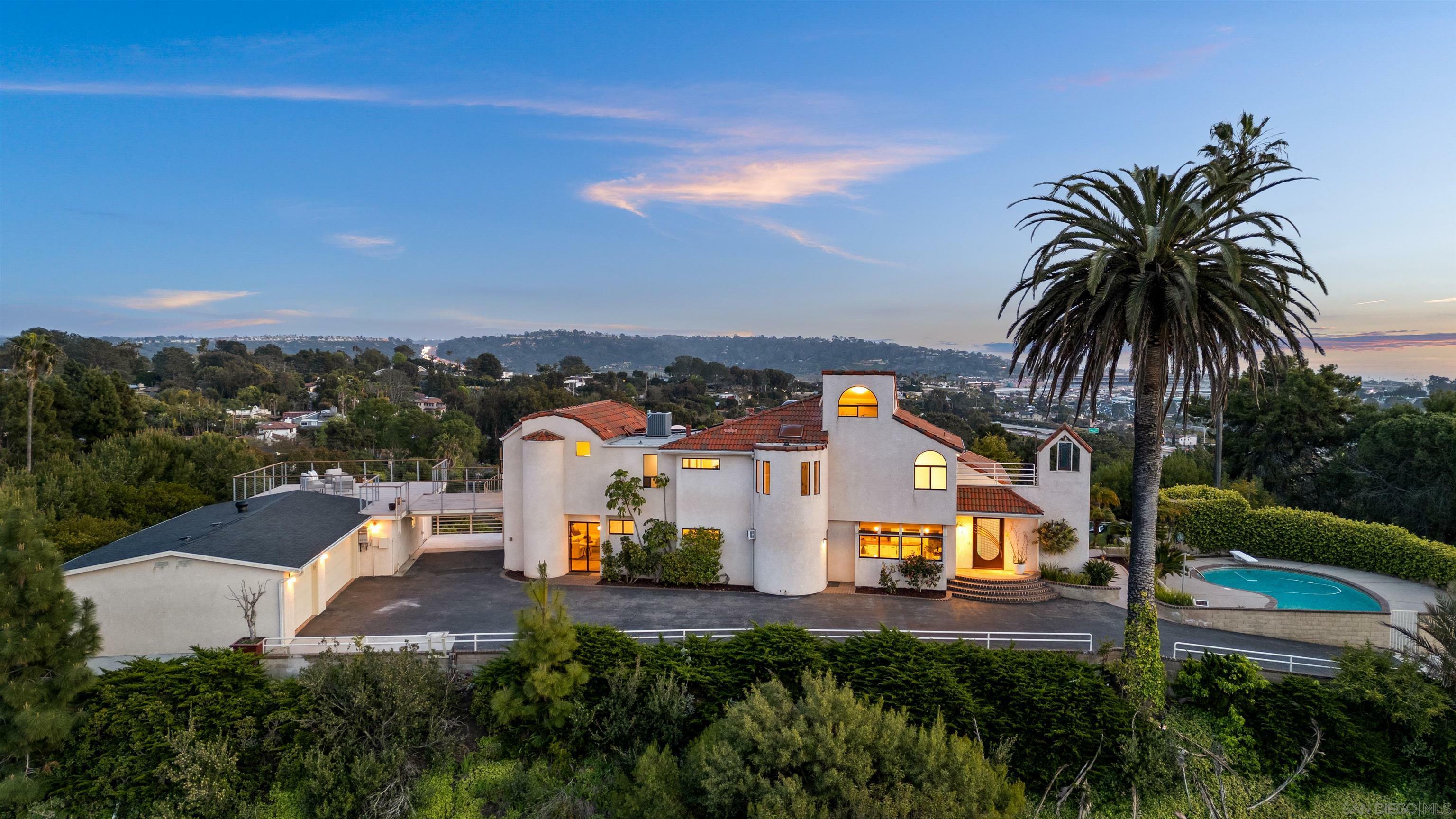 Property Photo: 1050 Solana Dr CA 92014