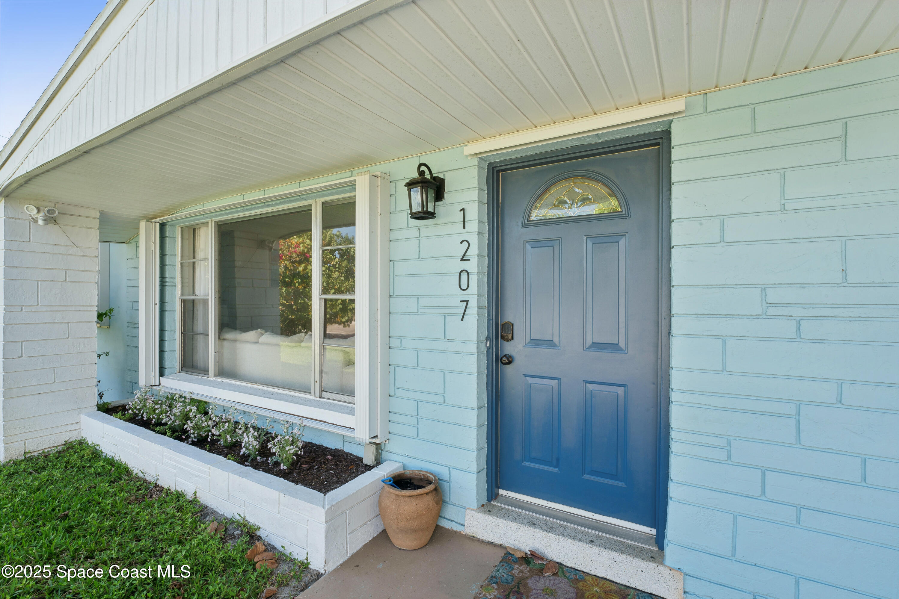 Property Photo:  1207 Pawnee Terrace  FL 32937 
