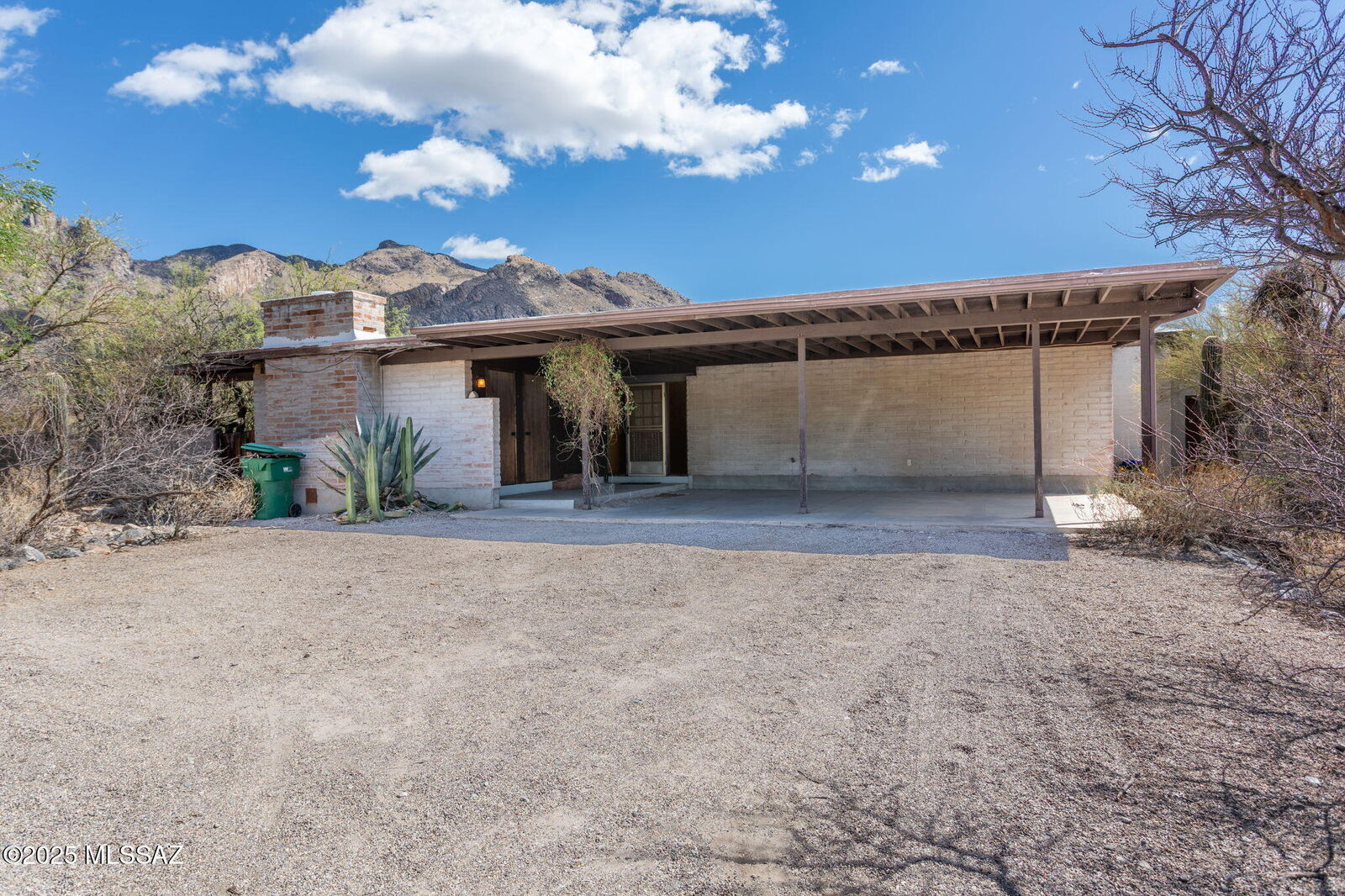 Property Photo: 4055 E Alvernon Circle AZ 85718