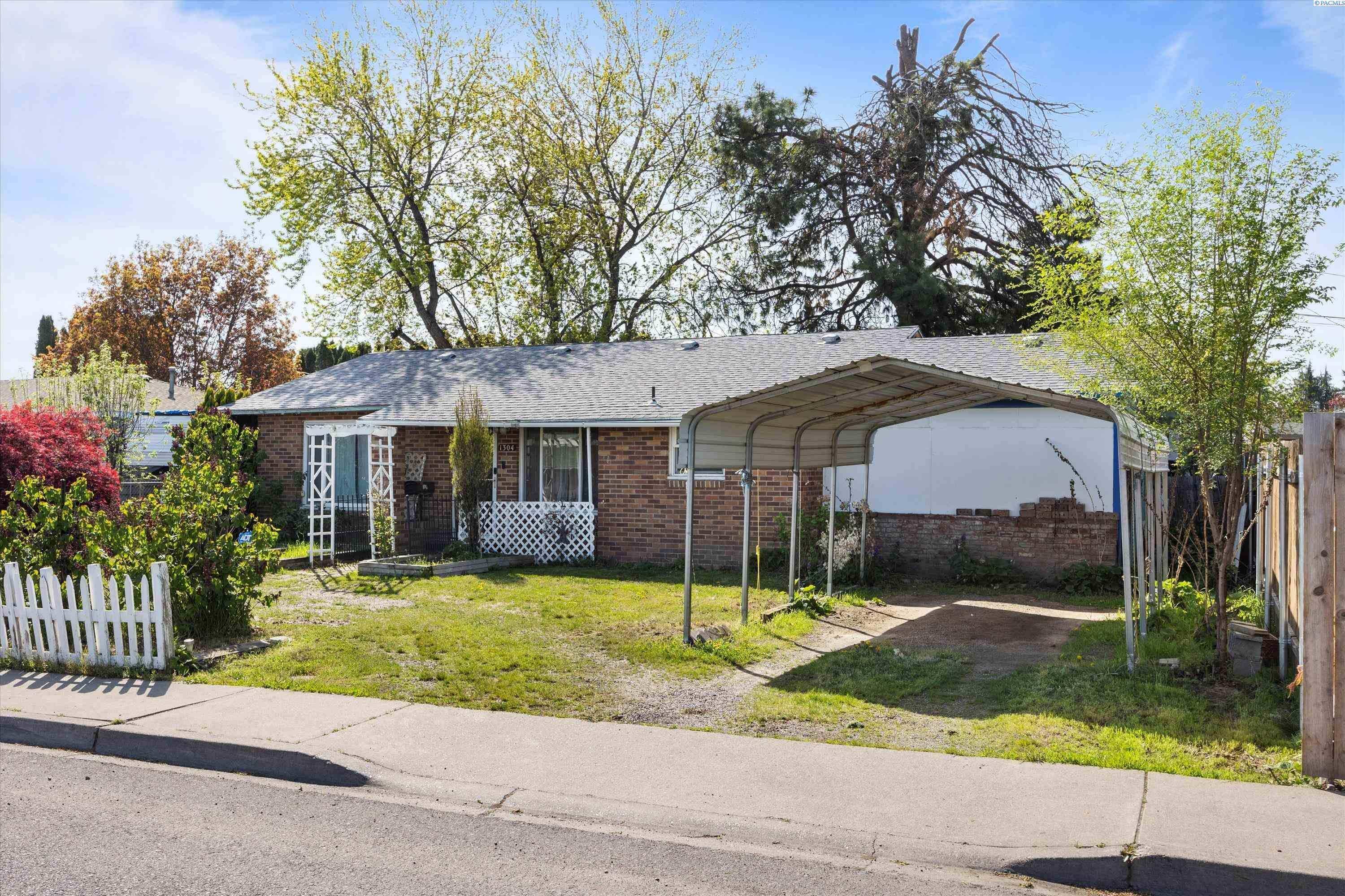 1304 W 5th St.  Grandview WA 98930-1129 photo