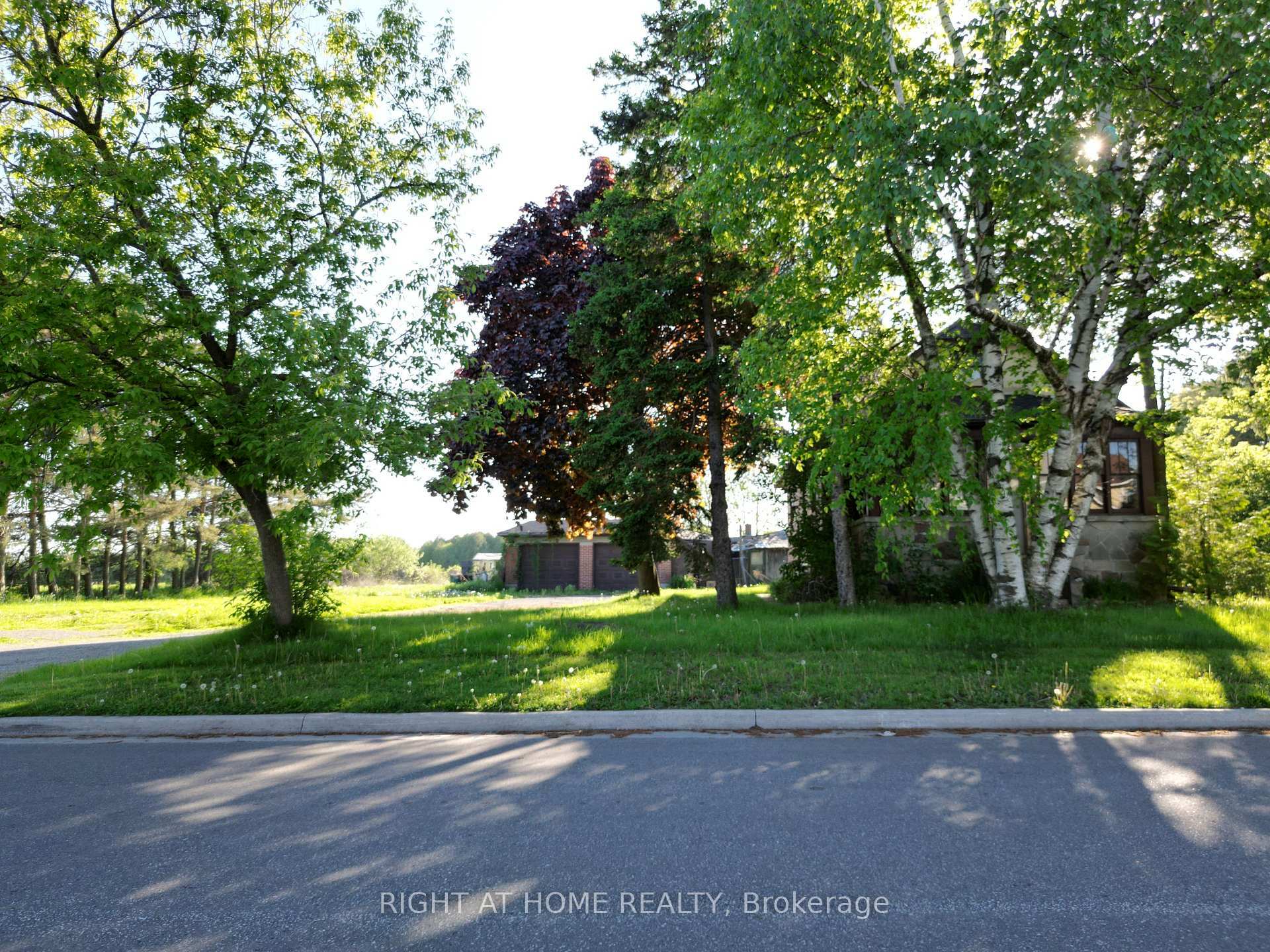 1300 Northbrook Street  Oshawa ON L1G 7N6 photo