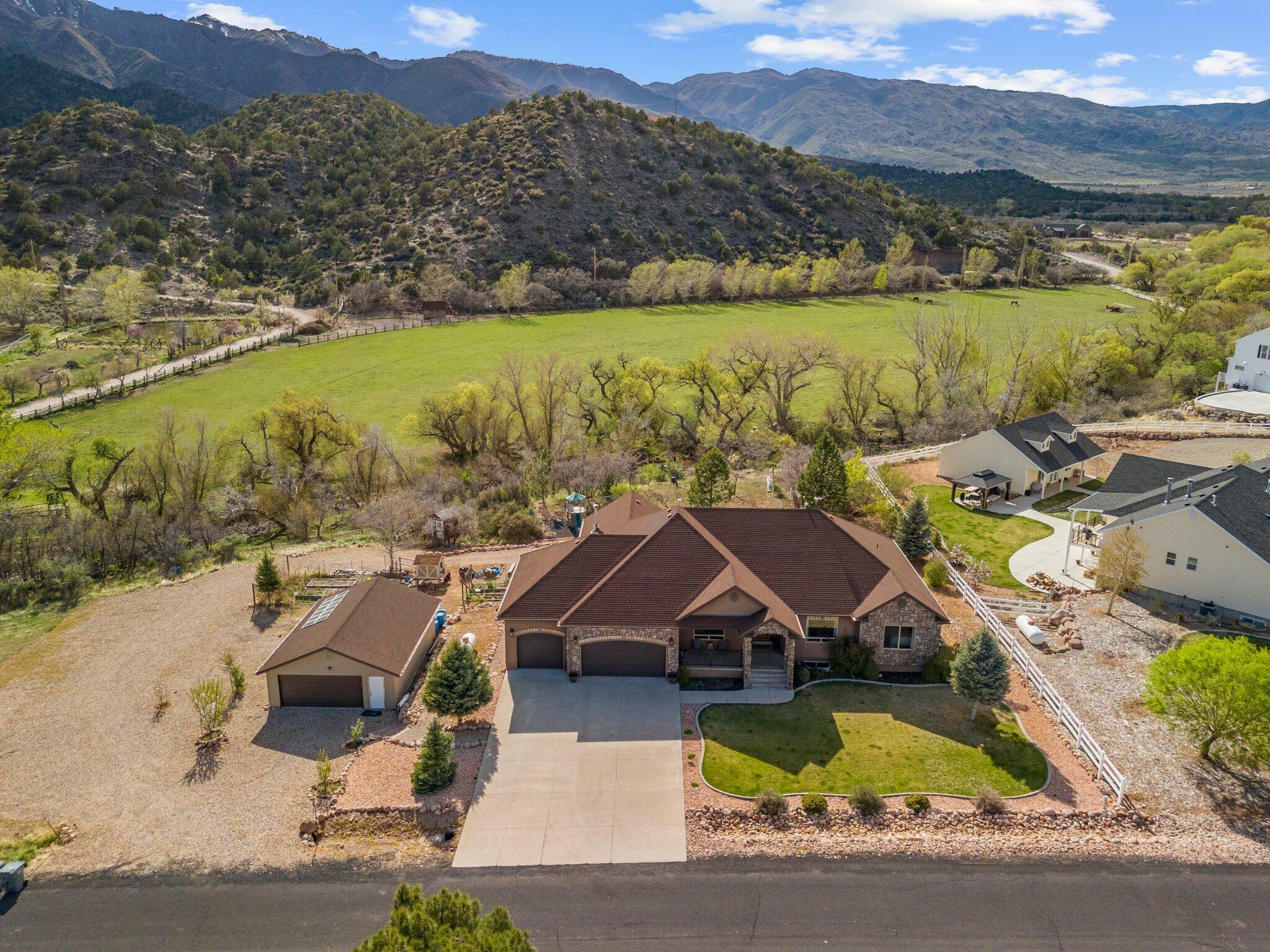 Property Photo: 852 S 800 E UT 84757